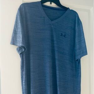 MEN’s UNDER ARMOUR V-NECK T-SHIRT size XL